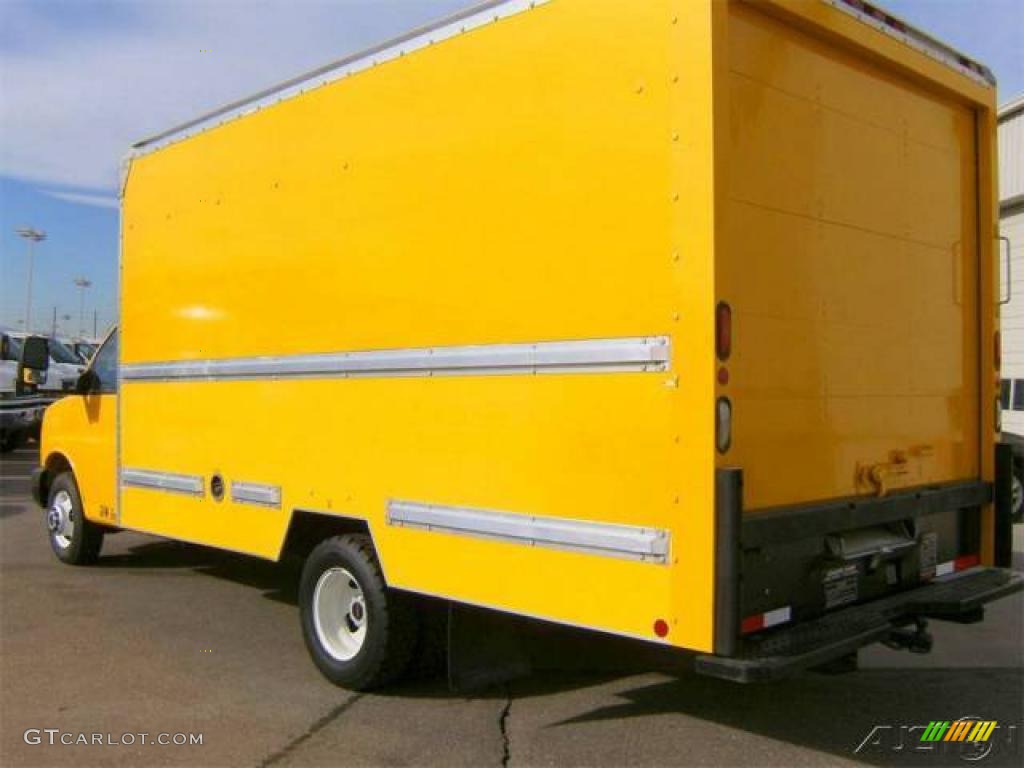 2006 Savana Cutaway 3500 Commercial Moving Truck - Yellow / Pewter photo #8