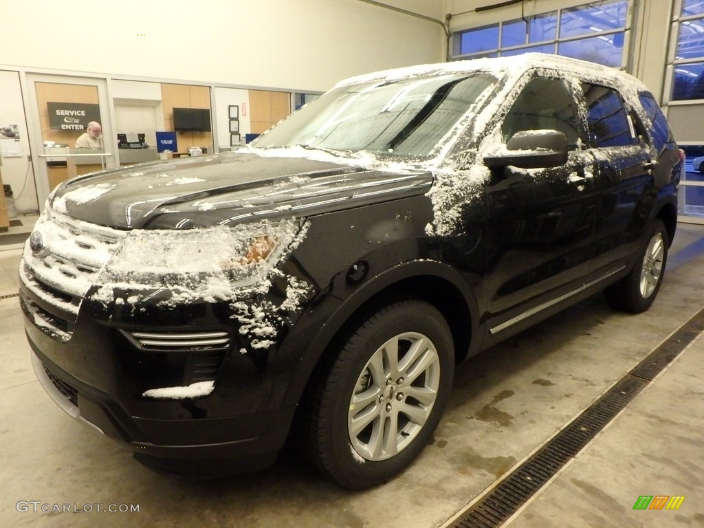 2019 Explorer XLT 4WD - Agate Black / Medium Black photo #4
