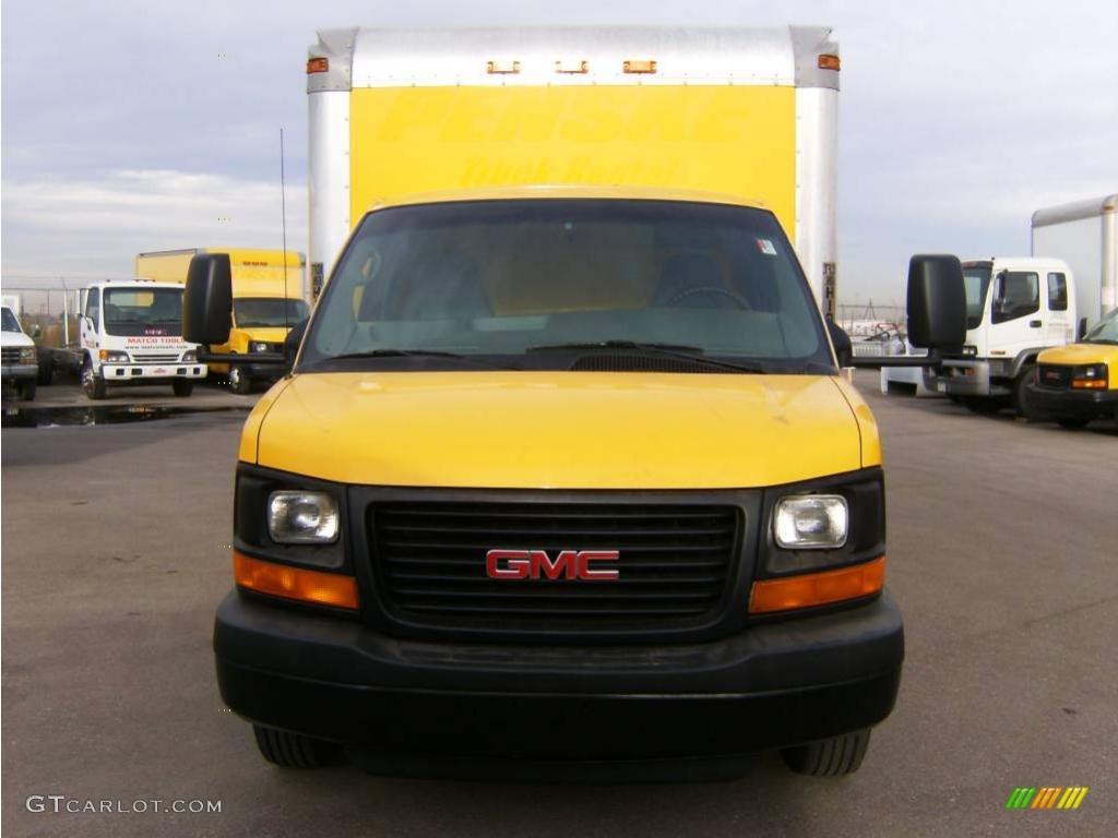 2006 Savana Cutaway 3500 Commercial Moving Truck - Yellow / Pewter photo #2