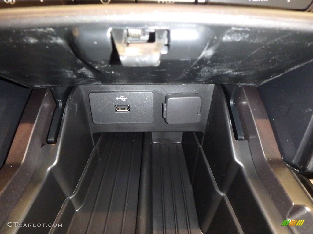 2019 Explorer XLT 4WD - Agate Black / Medium Black photo #14