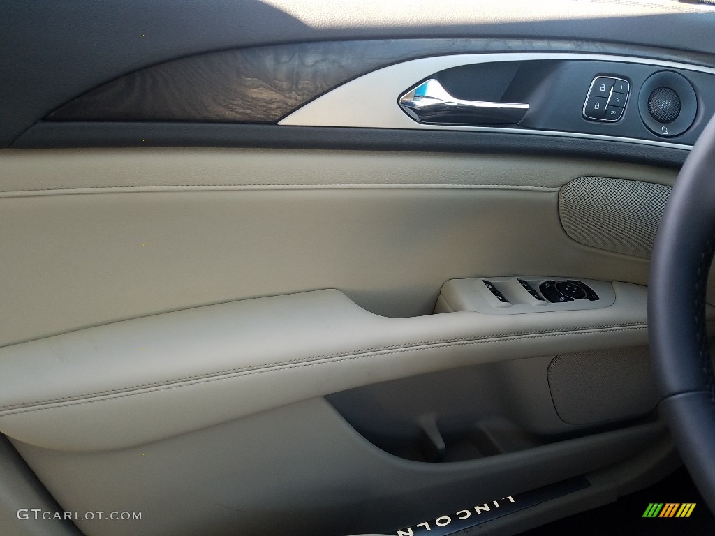 2019 Lincoln MKZ Reserve II Door Panel Photos