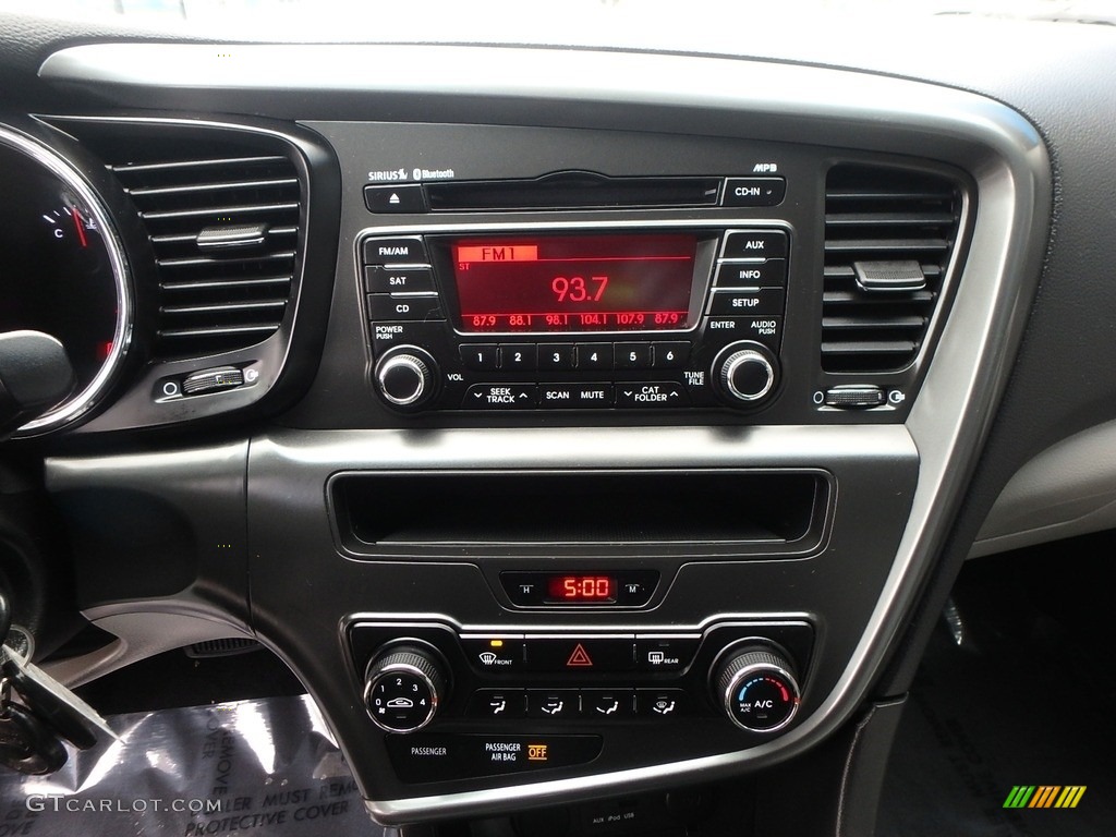 2012 Optima LX - Bright Silver / Gray photo #18