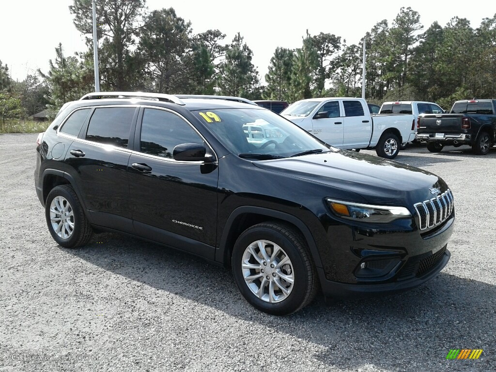 2019 Cherokee Latitude - Diamond Black Crystal Pearl / Black photo #7