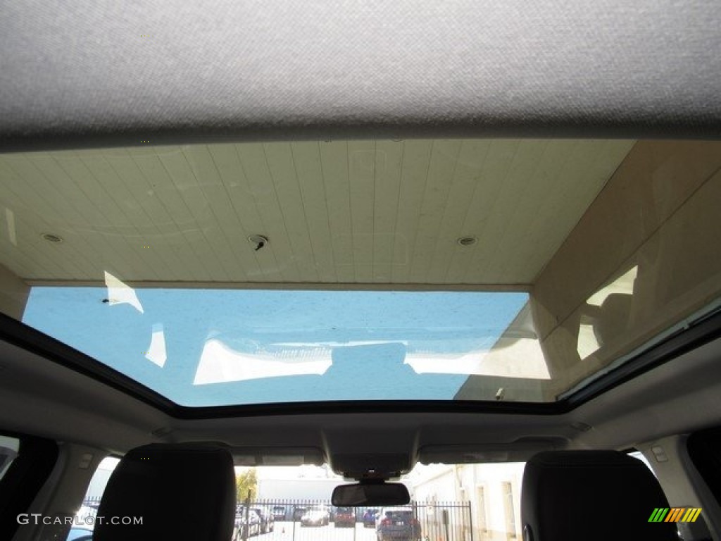 2019 Land Rover Range Rover Evoque SE Sunroof Photos