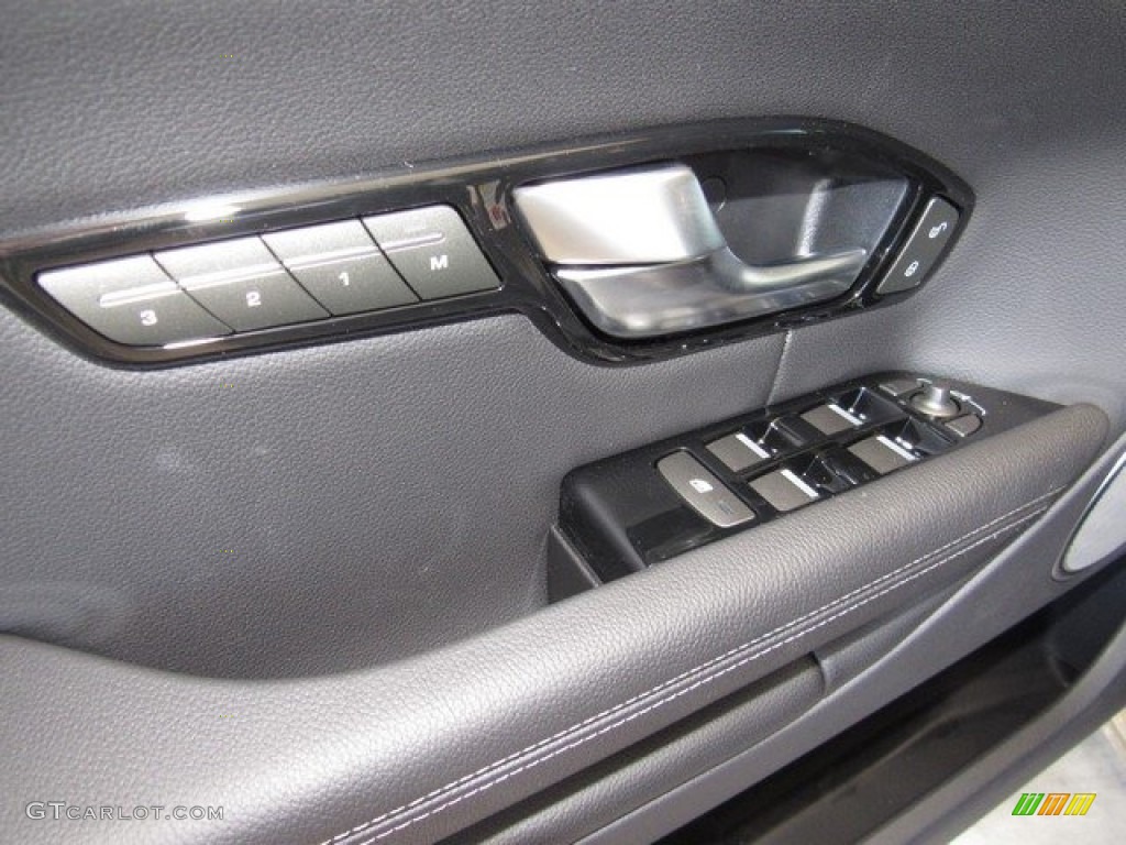 2019 Land Rover Range Rover Evoque SE Controls Photo #130641696