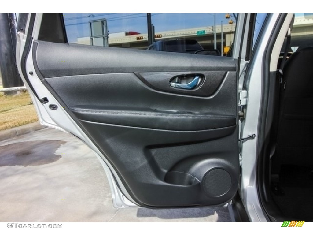 2018 Nissan Rogue SV Almond Door Panel Photo #130642722