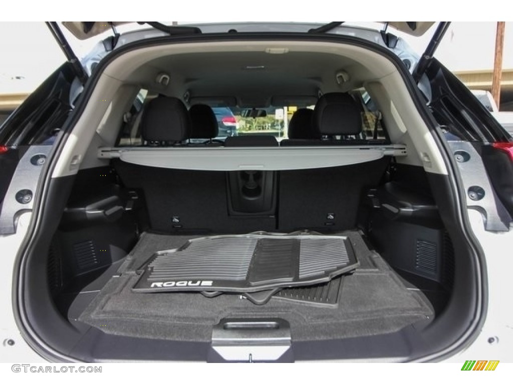 2018 Nissan Rogue SV Trunk Photo #130642764