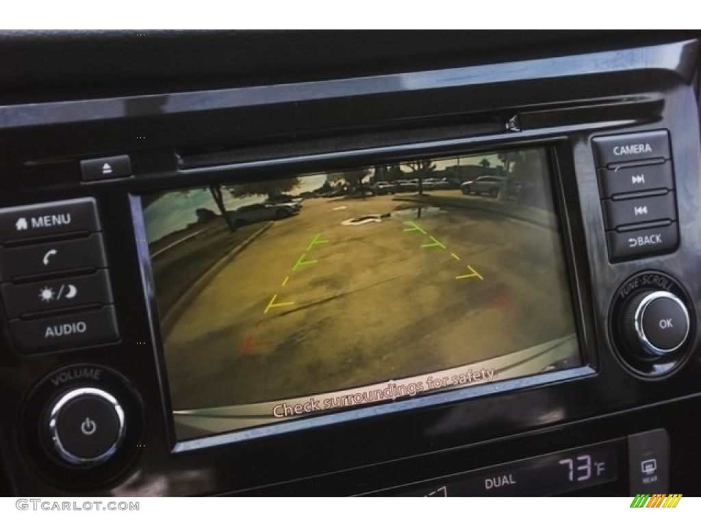 2018 Nissan Rogue SV Controls Photo #130642986