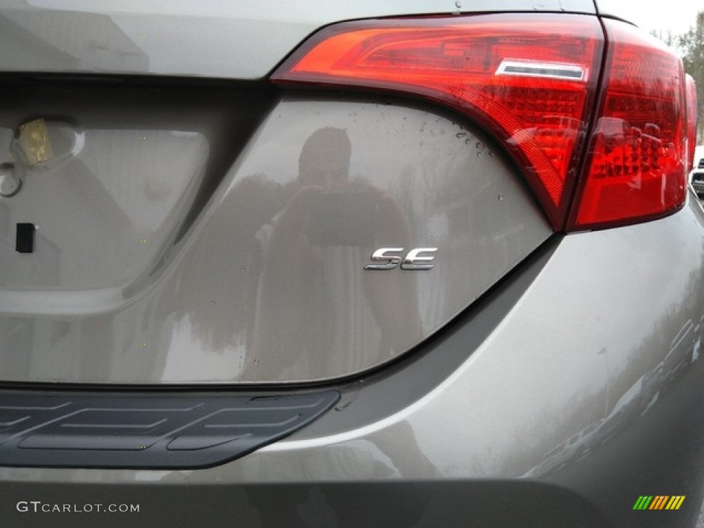2019 Corolla SE - Falcon Gray metallic / Black photo #5