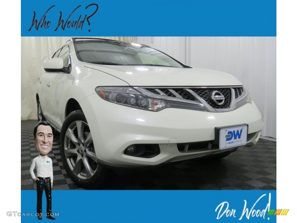 Pearl White Nissan Murano