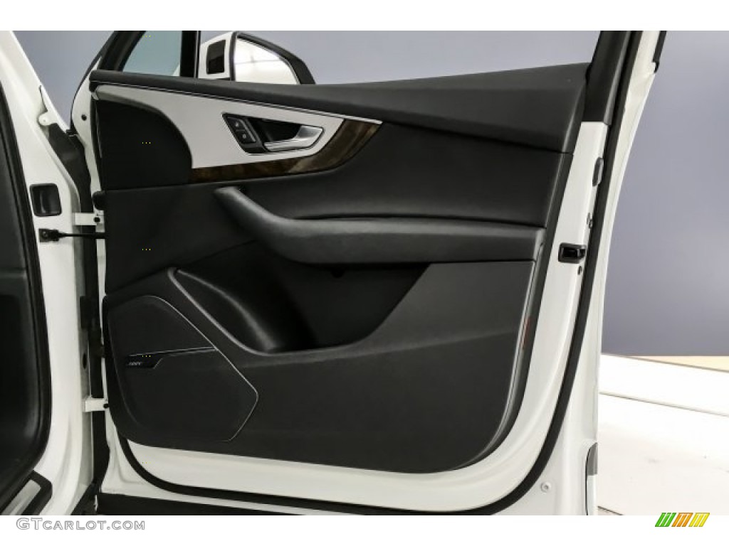2018 Audi Q7 2.0 TFSI Premium Plus quattro Black Door Panel Photo #130655742