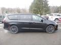 2019 Brilliant Black Crystal Pearl Chrysler Pacifica Touring L  photo #6