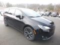 2019 Brilliant Black Crystal Pearl Chrysler Pacifica Touring L  photo #7