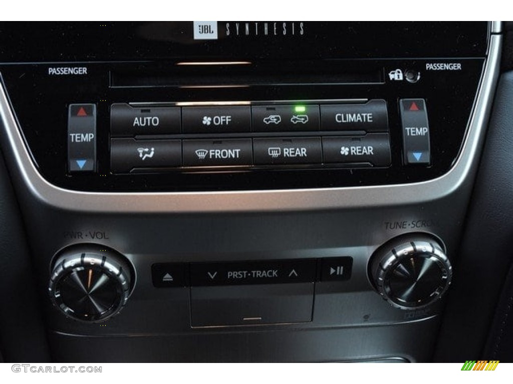 2019 Toyota Land Cruiser 4WD Controls Photo #130660055