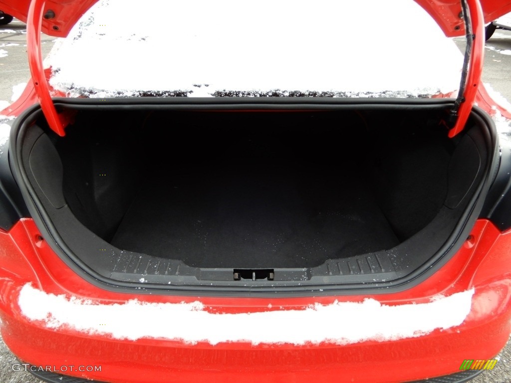 2013 Focus SE Sedan - Race Red / Charcoal Black photo #5