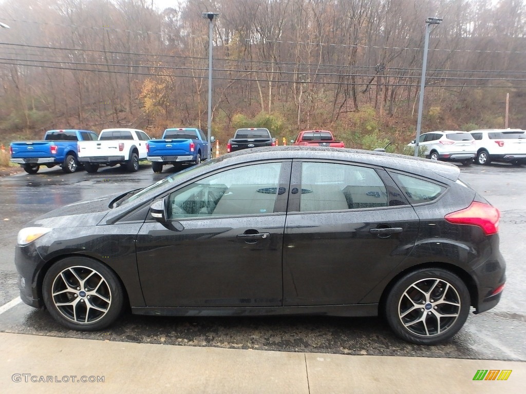 2015 Focus SE Hatchback - Tuxedo Black Metallic / Charcoal Black photo #6