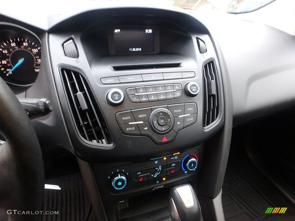 2015 Focus SE Hatchback - Tuxedo Black Metallic / Charcoal Black photo #22