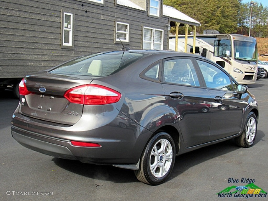 2016 Fiesta SE Sedan - Magnetic Metallic / Charcoal Black photo #5