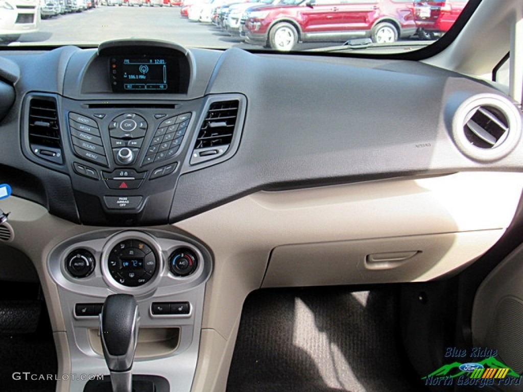 2016 Fiesta SE Sedan - Magnetic Metallic / Charcoal Black photo #16