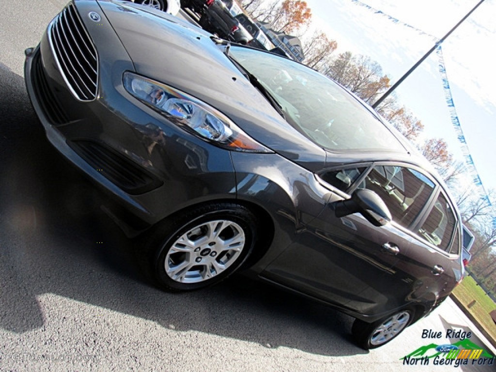 2016 Fiesta SE Sedan - Magnetic Metallic / Charcoal Black photo #29