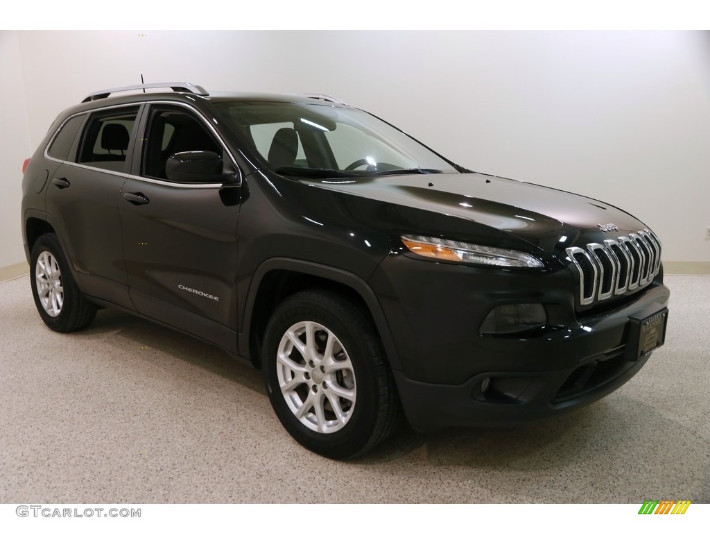2016 Cherokee Latitude 4x4 - Brilliant Black Crystal Pearl / Black photo #1