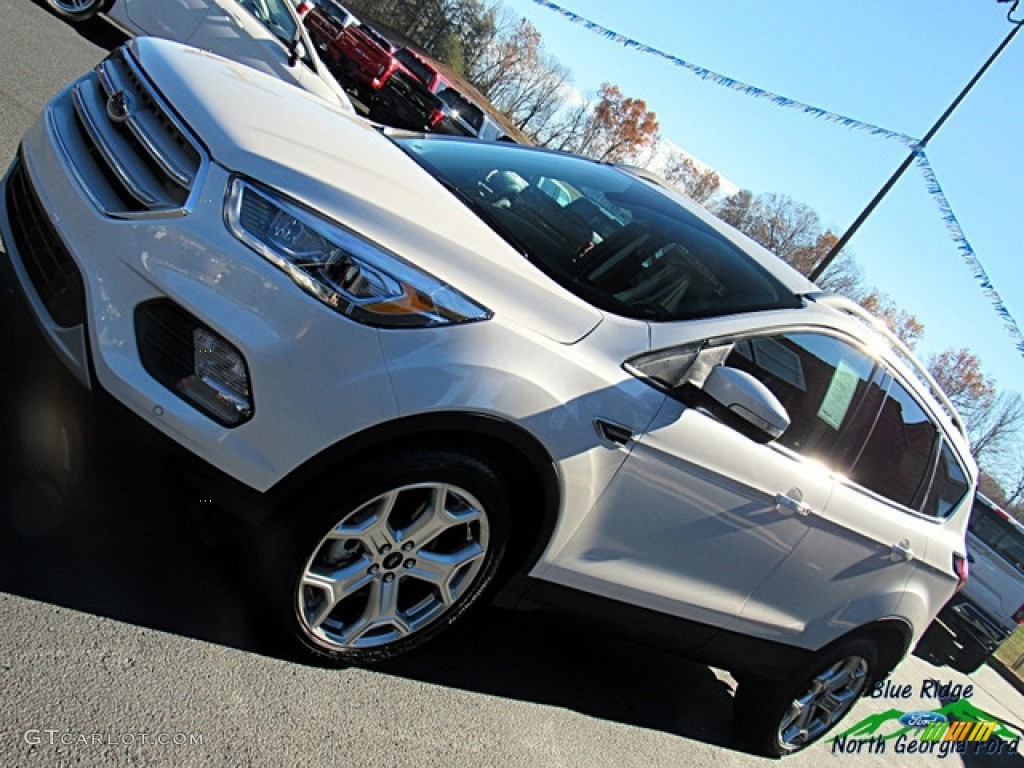 2019 Escape Titanium 4WD - White Platinum / Chromite Gray/Charcoal Black photo #29