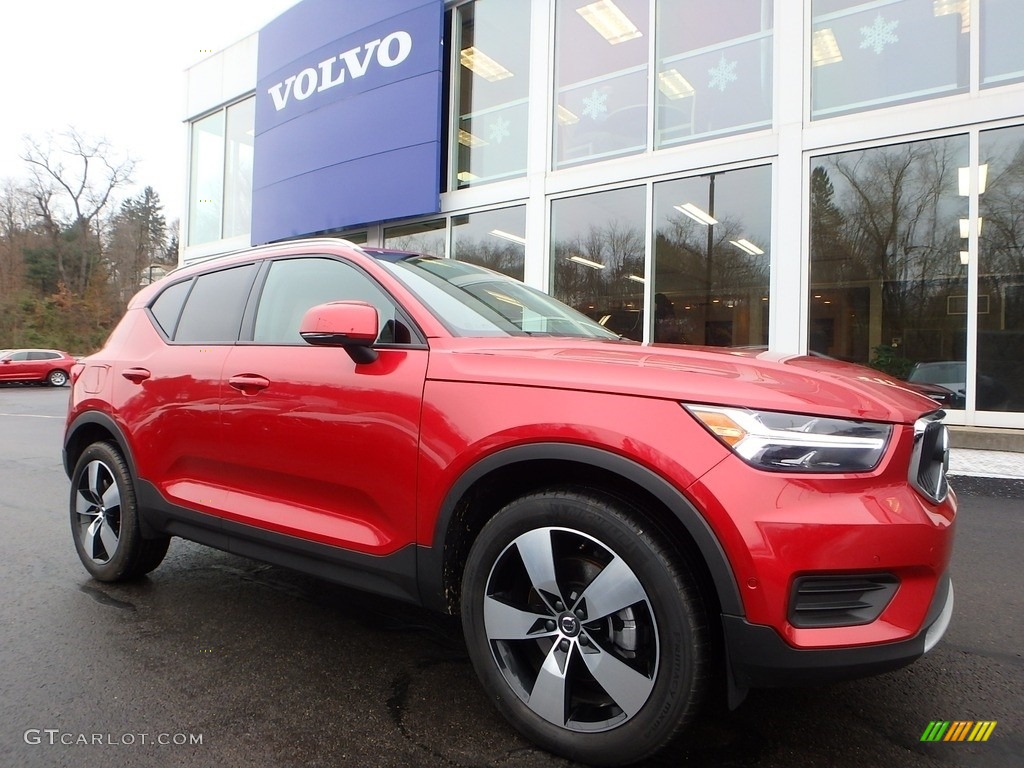 2019 Volvo XC40 T4 Momentum Exterior Photos
