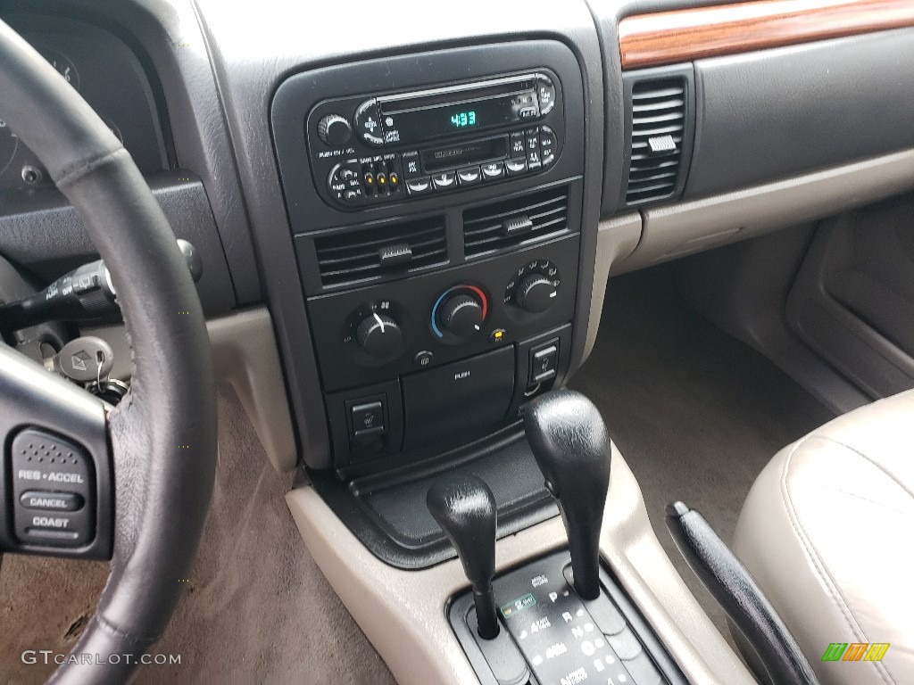 1999 Grand Cherokee Laredo 4x4 - Champagne Pearl / Taupe photo #24
