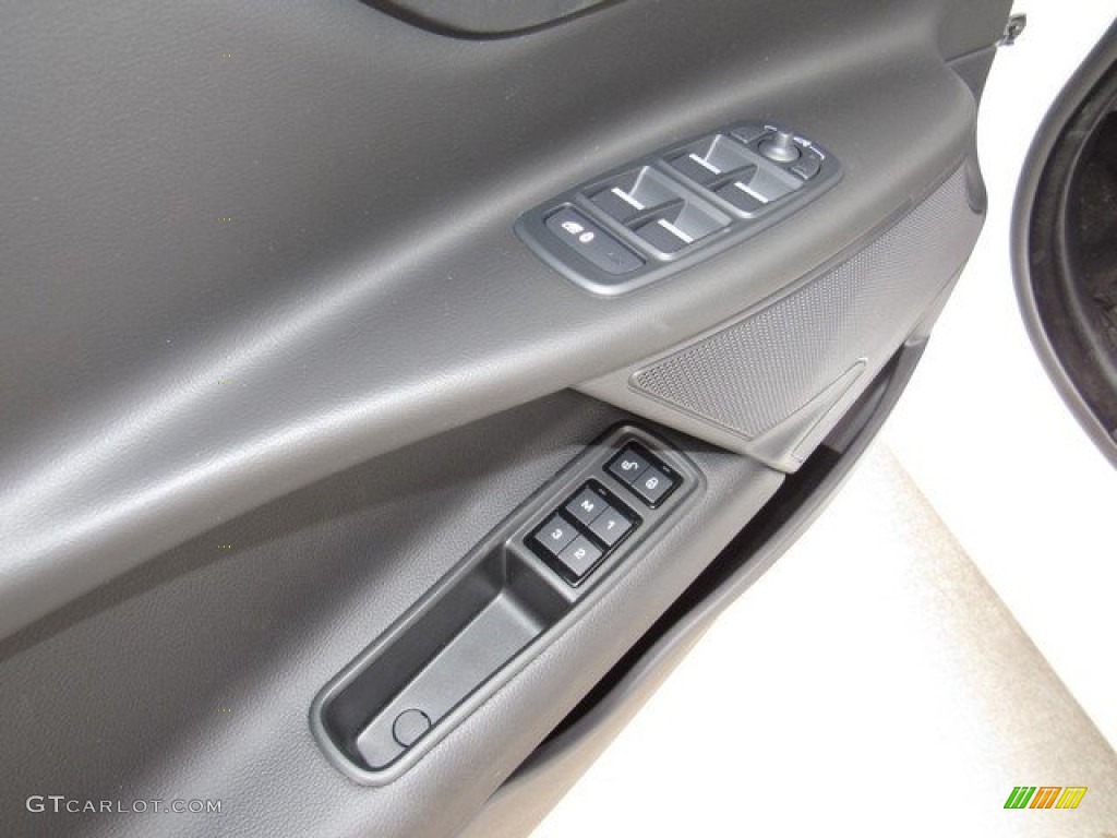 2019 Jaguar XE Premium Controls Photo #130697149