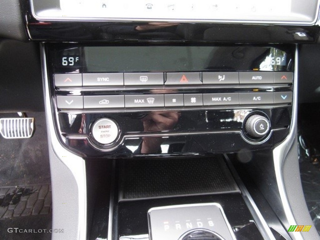 2019 Jaguar XE Premium Controls Photo #130697311