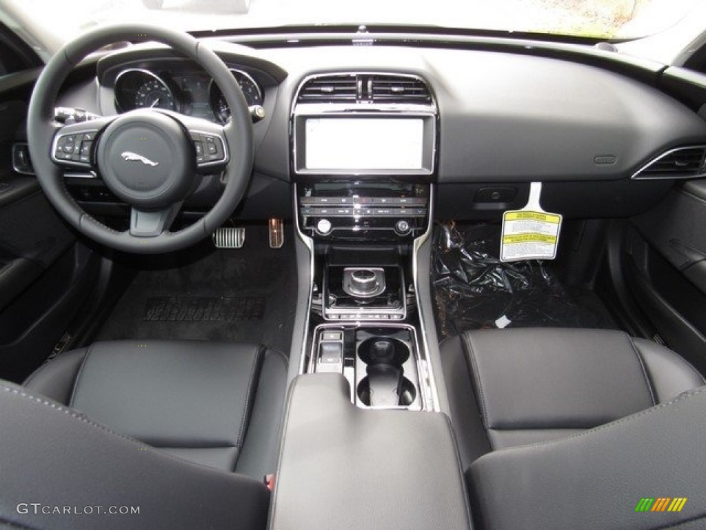 2019 Jaguar XE Premium Dashboard Photos