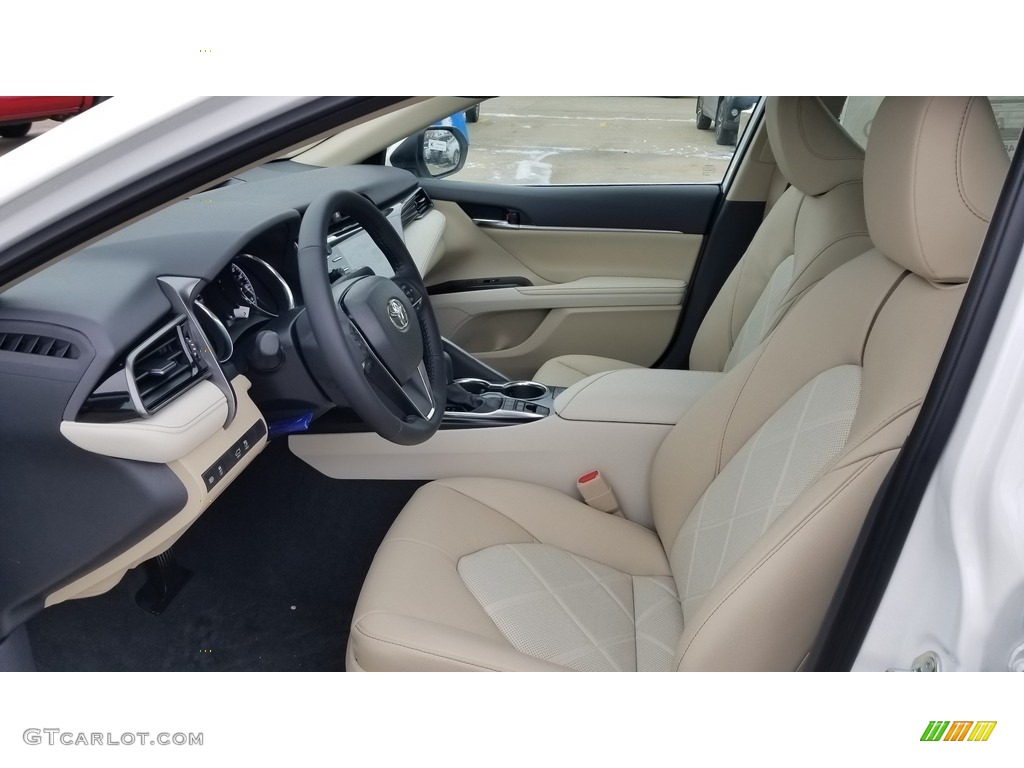 Macadamia Interior 2019 Toyota Camry Hybrid XLE Photo #130698547