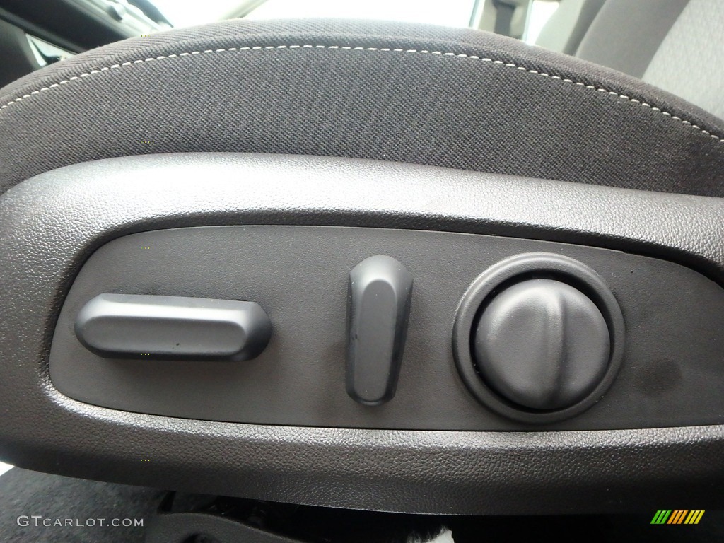 2019 Buick Regal TourX Preferred AWD Controls Photos