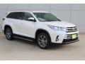 2019 Blizzard Pearl White Toyota Highlander XLE  photo #2