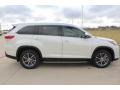 2019 Blizzard Pearl White Toyota Highlander XLE  photo #8