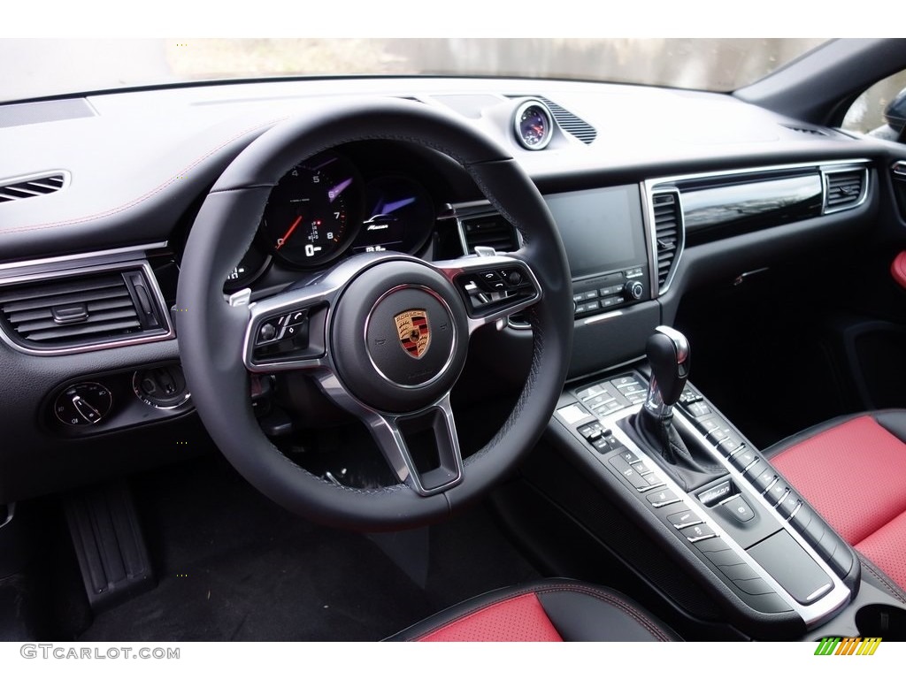 2018 Porsche Macan Standard Macan Model Black/Garnet Red Dashboard Photo #130713309