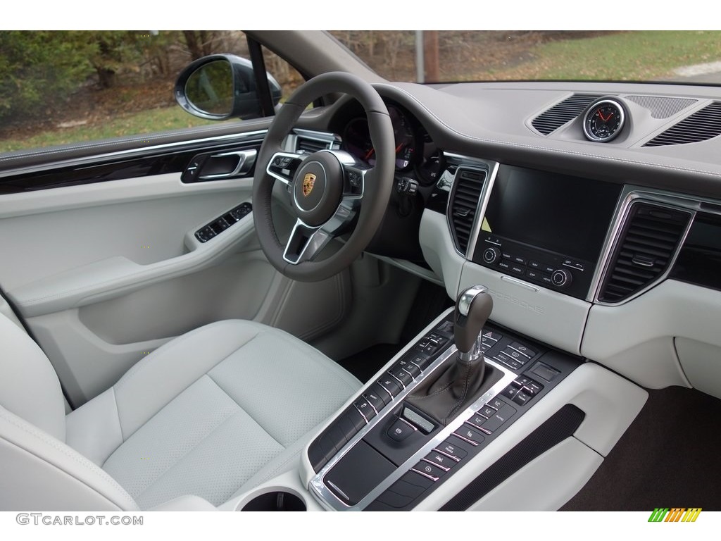 Agate Grey/Pebble Grey Interior 2018 Porsche Macan Standard Macan Model Photo #130713897