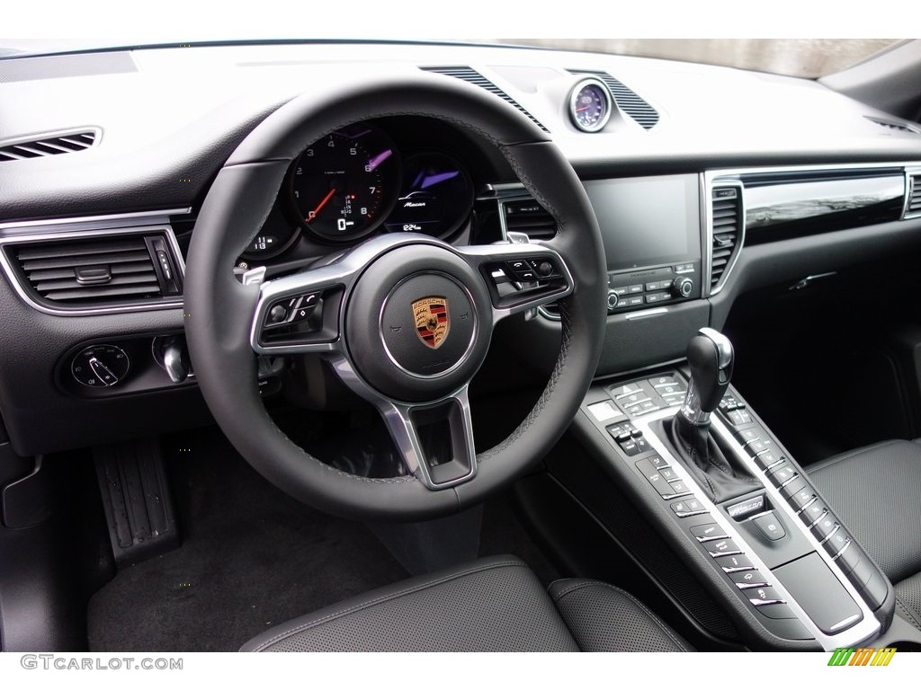 2018 Porsche Macan Sport Edition Steering Wheel Photos