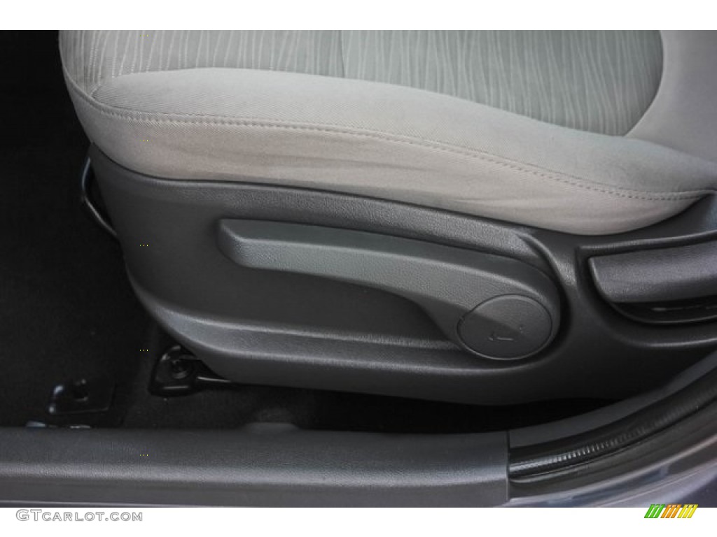 2016 Accent SE Sedan - Triathlon Gray / Gray photo #16