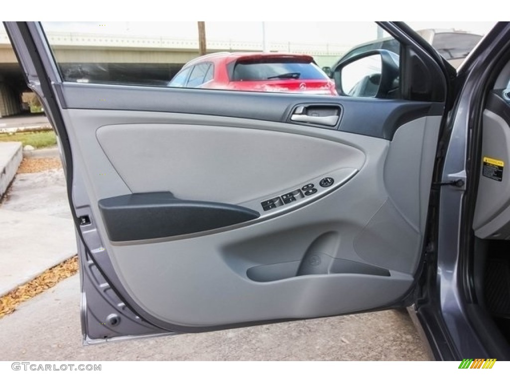 2016 Accent SE Sedan - Triathlon Gray / Gray photo #17