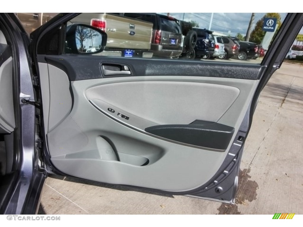 2016 Accent SE Sedan - Triathlon Gray / Gray photo #24