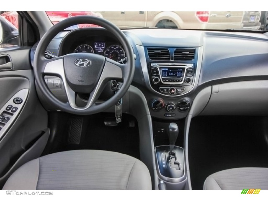 2016 Accent SE Sedan - Triathlon Gray / Gray photo #28