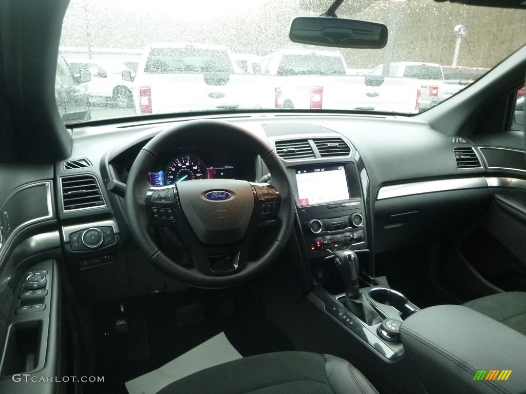 2019 Explorer XLT 4WD - Agate Black / Medium Black photo #10