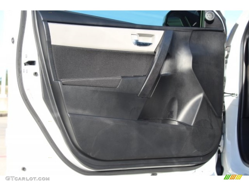 2019 Corolla LE - Super White / Steel Gray photo #9