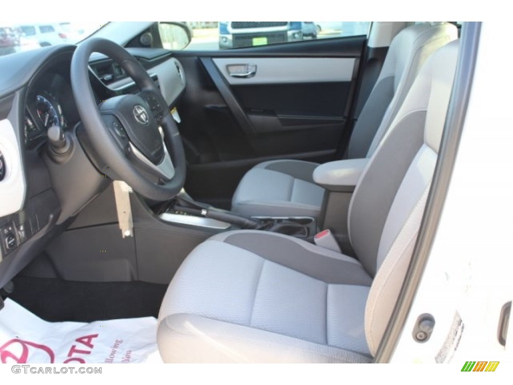 2019 Corolla LE - Super White / Steel Gray photo #10