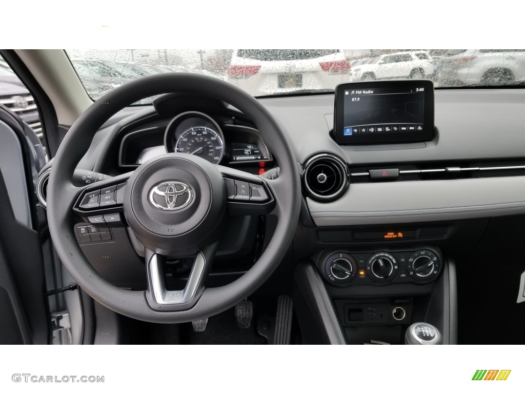 2019 Toyota Yaris LE Dashboard Photos