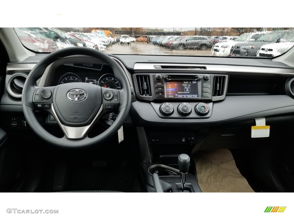 2018 RAV4 LE - Super White / Black photo #4