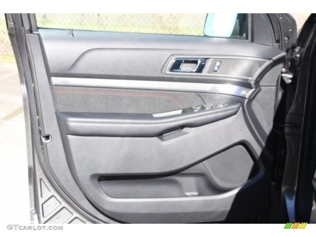 2019 Explorer XLT - Magnetic / Medium Black photo #7