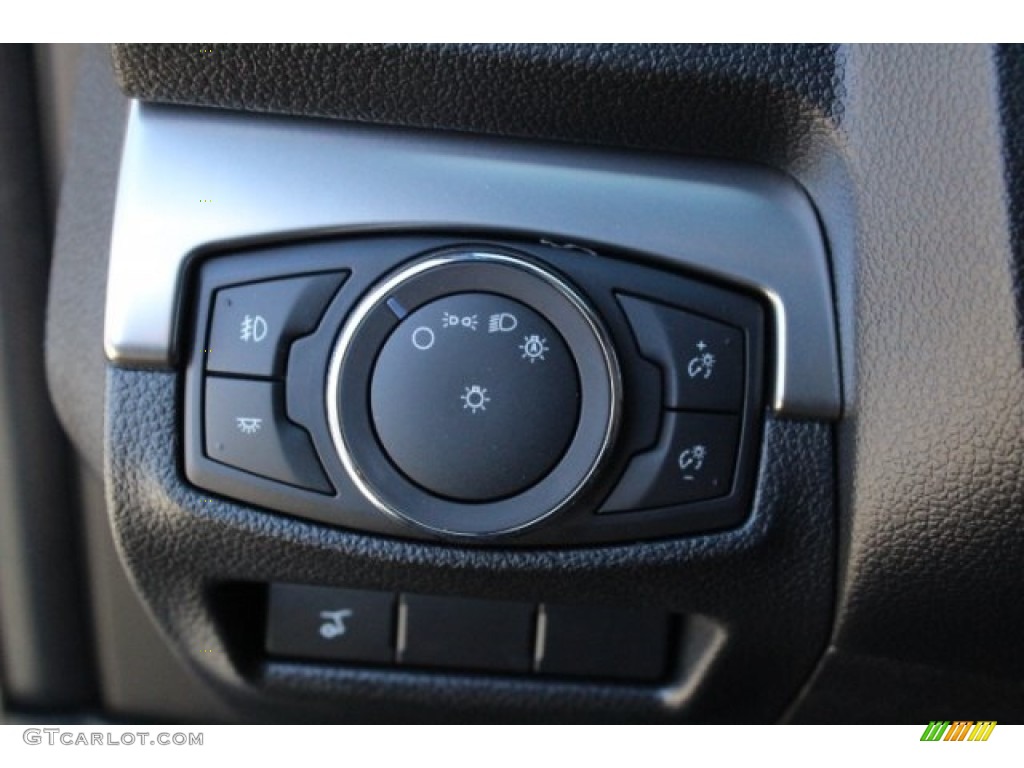 2019 Explorer XLT - Magnetic / Medium Black photo #16