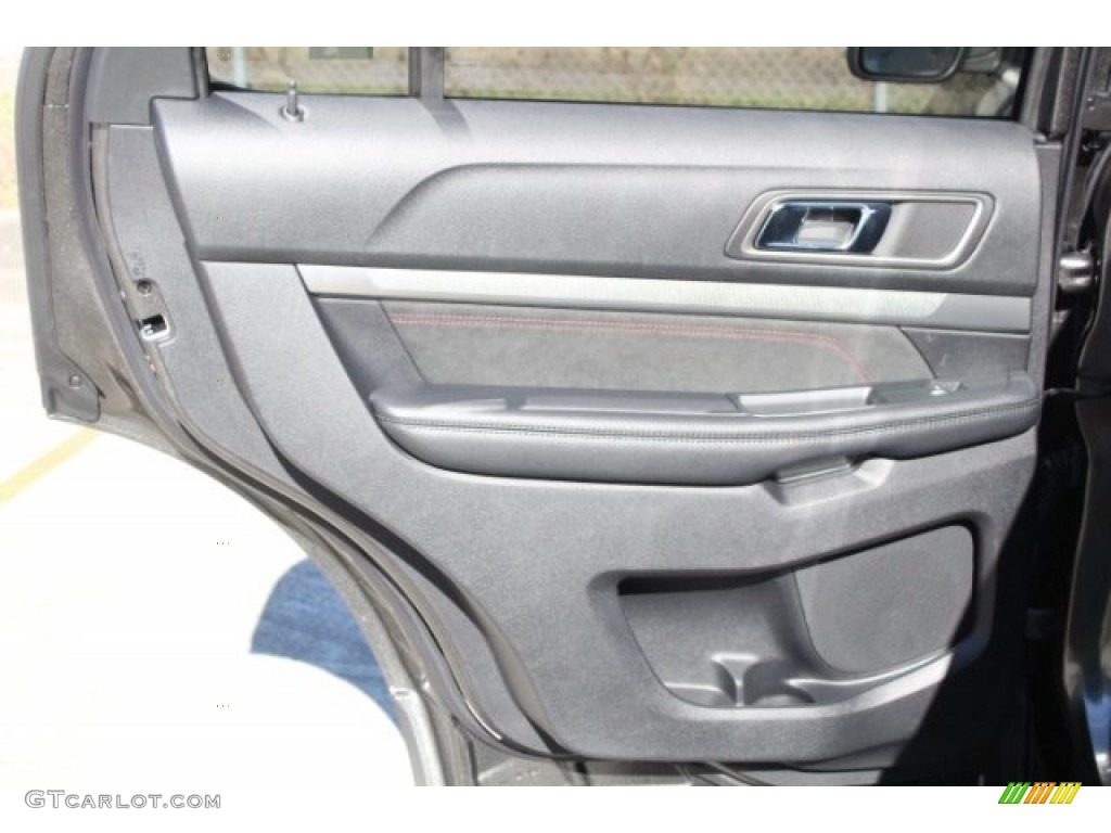 2019 Explorer XLT - Magnetic / Medium Black photo #17